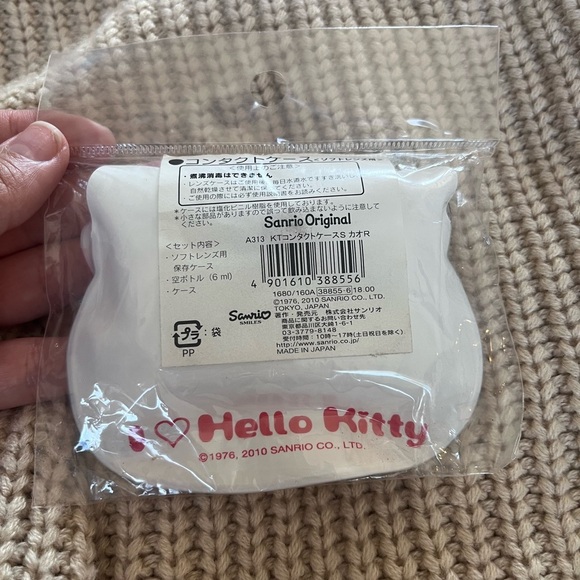 Hello Kitty Contact Case for Soft Contact Lenses - Picture 2 of 2